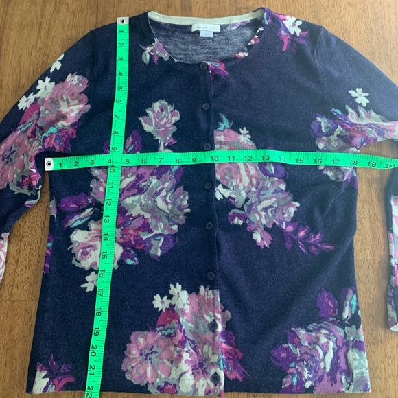 Garnet Hill Classic Merino Cardigan SZ M Purple Lilac Grey Floral - Picture 11 of 15